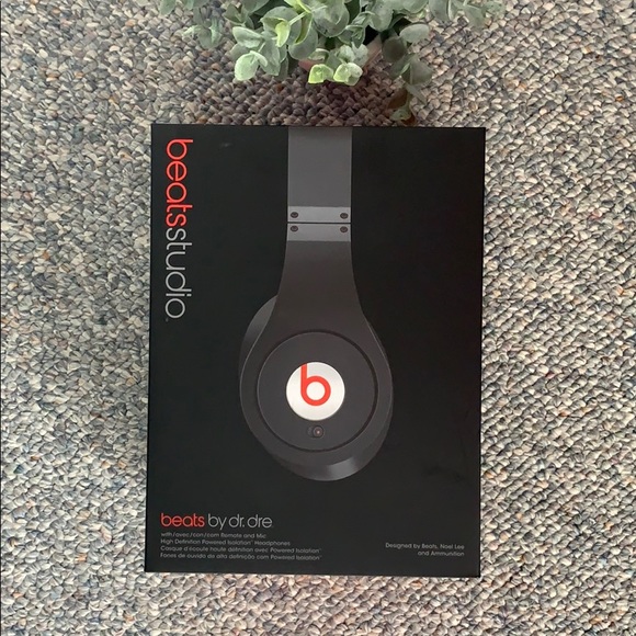 Beats by Dre Other - Beats studio Over Ear Headphones black red